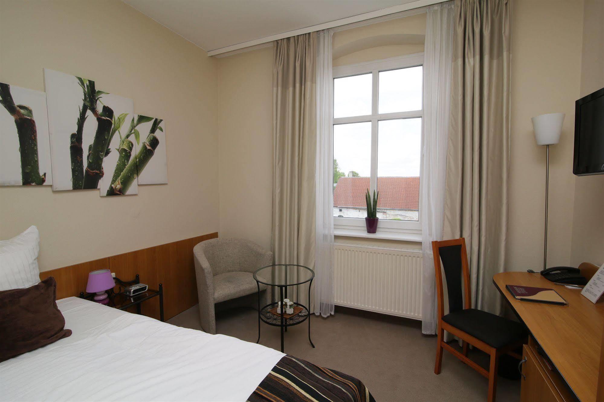 Gut Hotel Stadt Белиц Экстерьер фото
